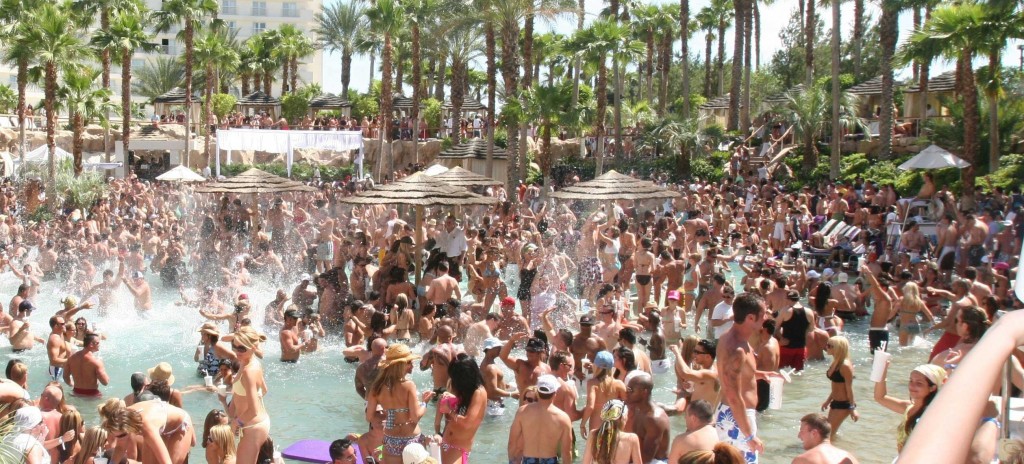 Vegas2italy ep.30: pool party, massaggi ai tavoli e le papere dell'estate